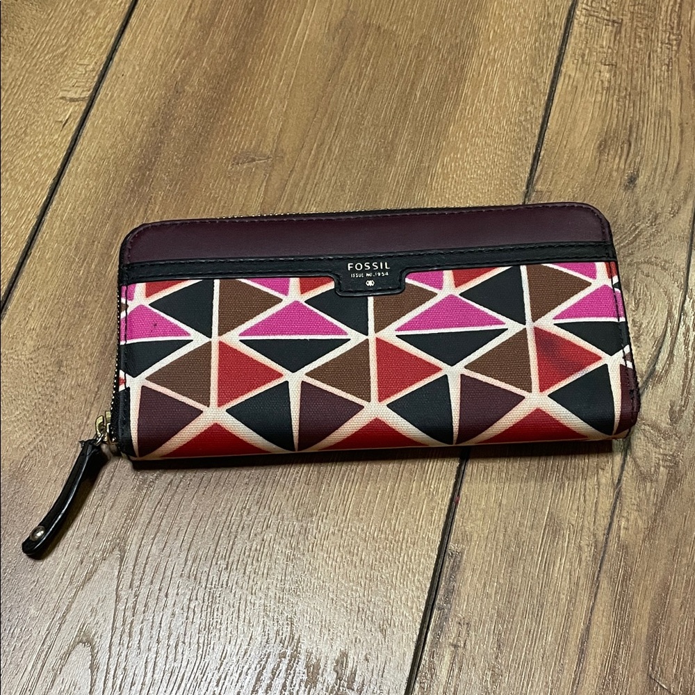 Fossil Women's Triangular Pattern Wallet - Pink, Brown, Black
